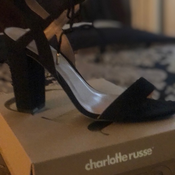 Classy heels - Picture 2 of 2